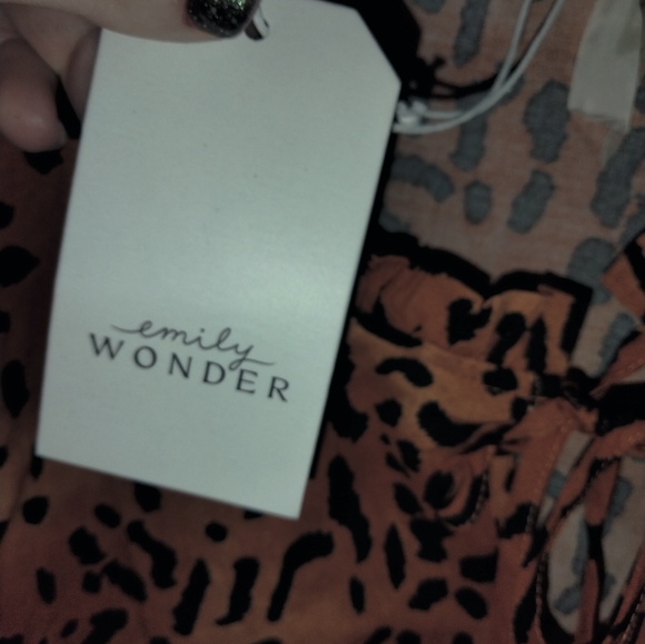 Leopard Print Women's Top Emily Wonder Size Large NWT 🆕 - Picture 3 of 4